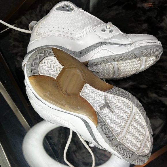 Jordan Old school III Size 6.5 white/Metallic Silver Released May 2010 - Picture 2 of 6